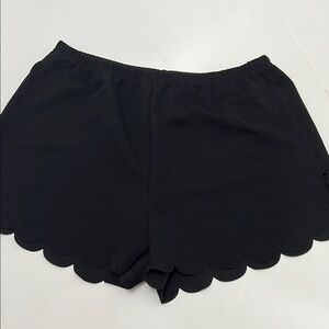 Black Scalloped Hem Women's Shorts XL
